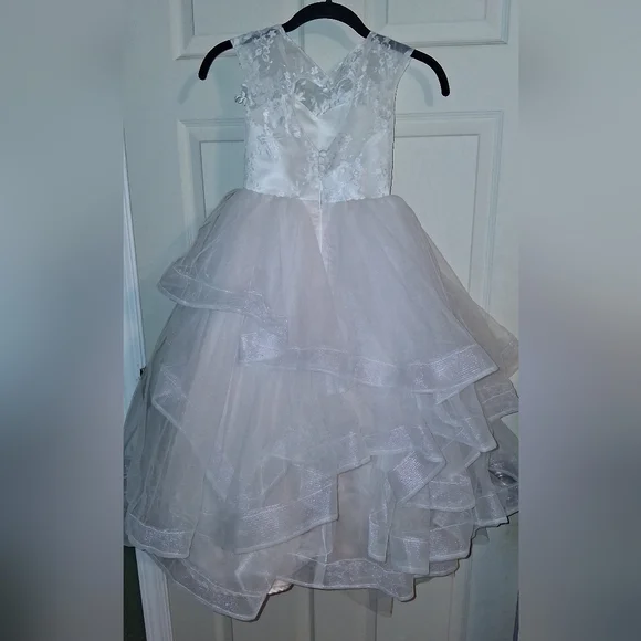 White Floral Appliqué Tulle Layered Girls' Dress With Cream Satin Under Skirt - Picture 6 of 6